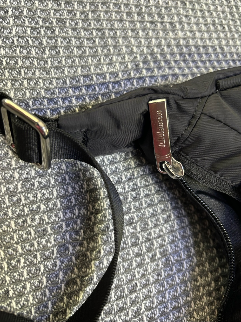 NEW Lululemon Mini Shoulder Crescent Hobo Bag 4L - Picture 5 of 6
